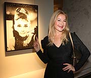 Barbara Osthoff bei der Preview Russell Young, Heros and Heroines in der Münchner Galerie Kronsbein am 20.02.2020 (©Foto: Martin Schmitz)